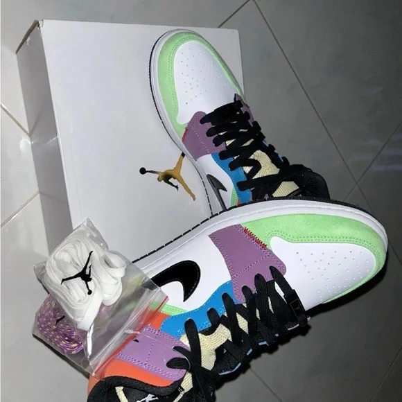 Deadstock Original with OG Box Jordan 1 Mid SE Multi-Color Lightbulb Size 9 - Picture 7 of 8